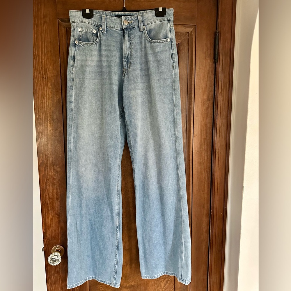 New never used. This is a pair of Aeropostale High-Rise Wide Leg Size 6